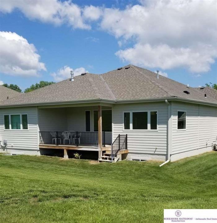 21129 Arbor Ct - Photo 2 of 19