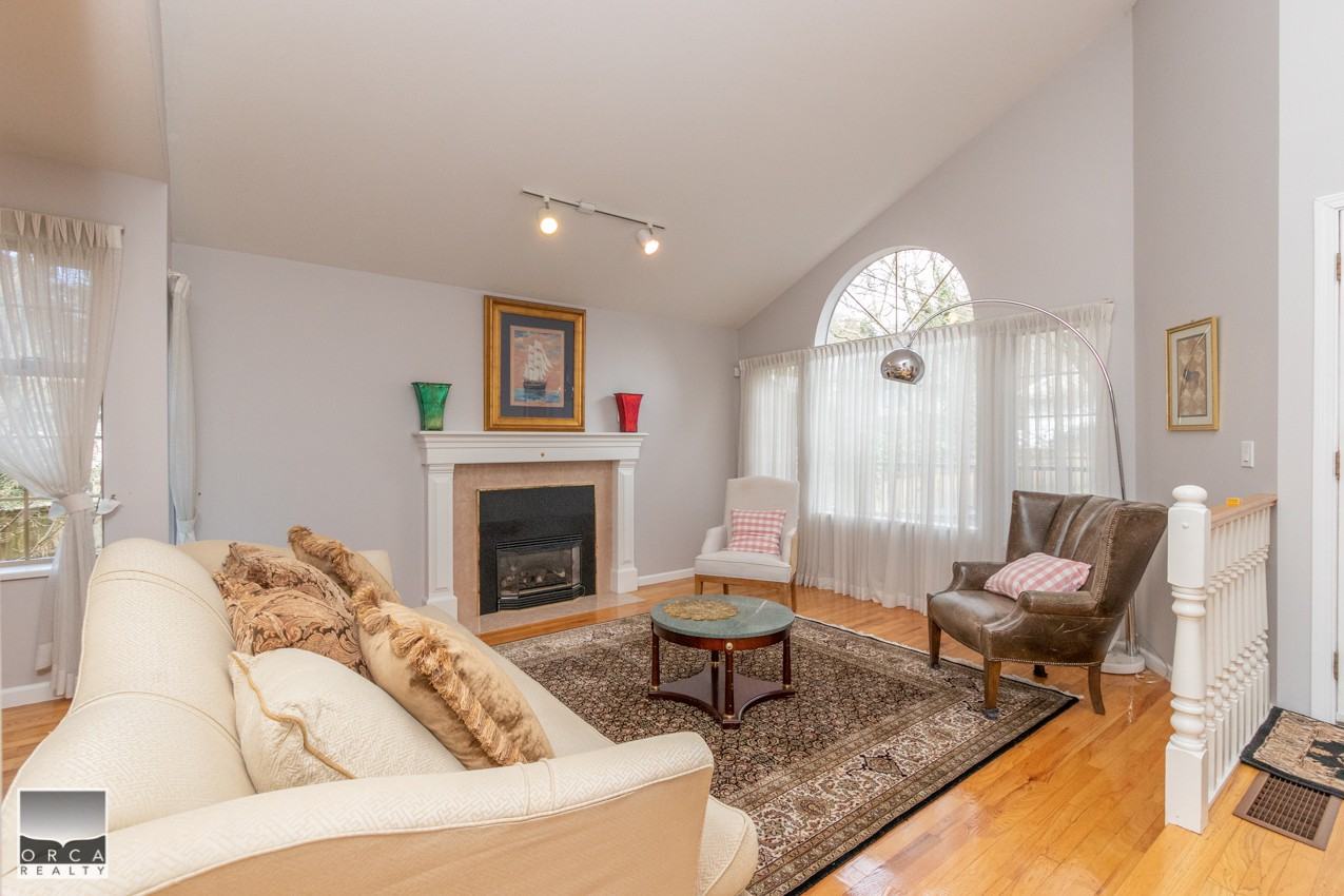 1456 Fulton Ave - Photo 3 of 32