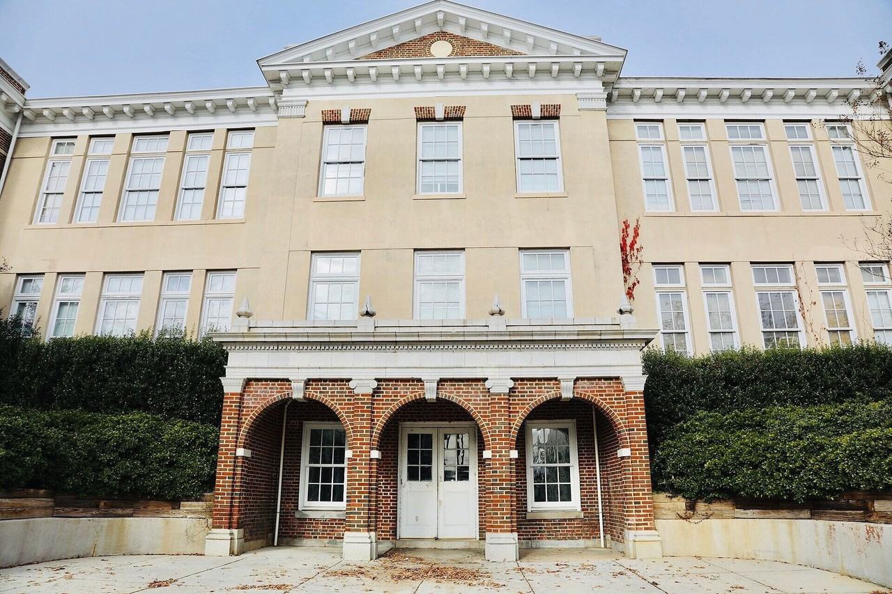 Manchester Grand - Photo 3 of 12