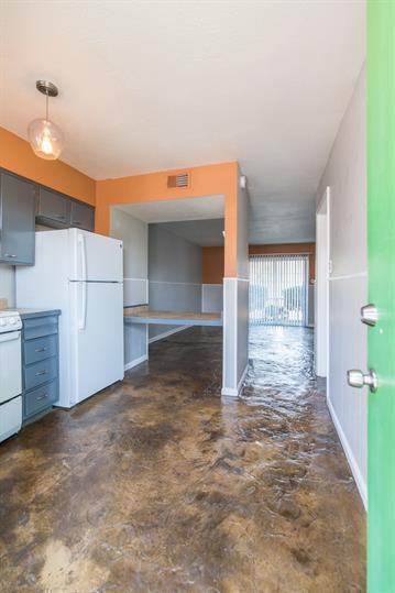 568 N. Broadway, Unit 14 - Photo 2 of 18