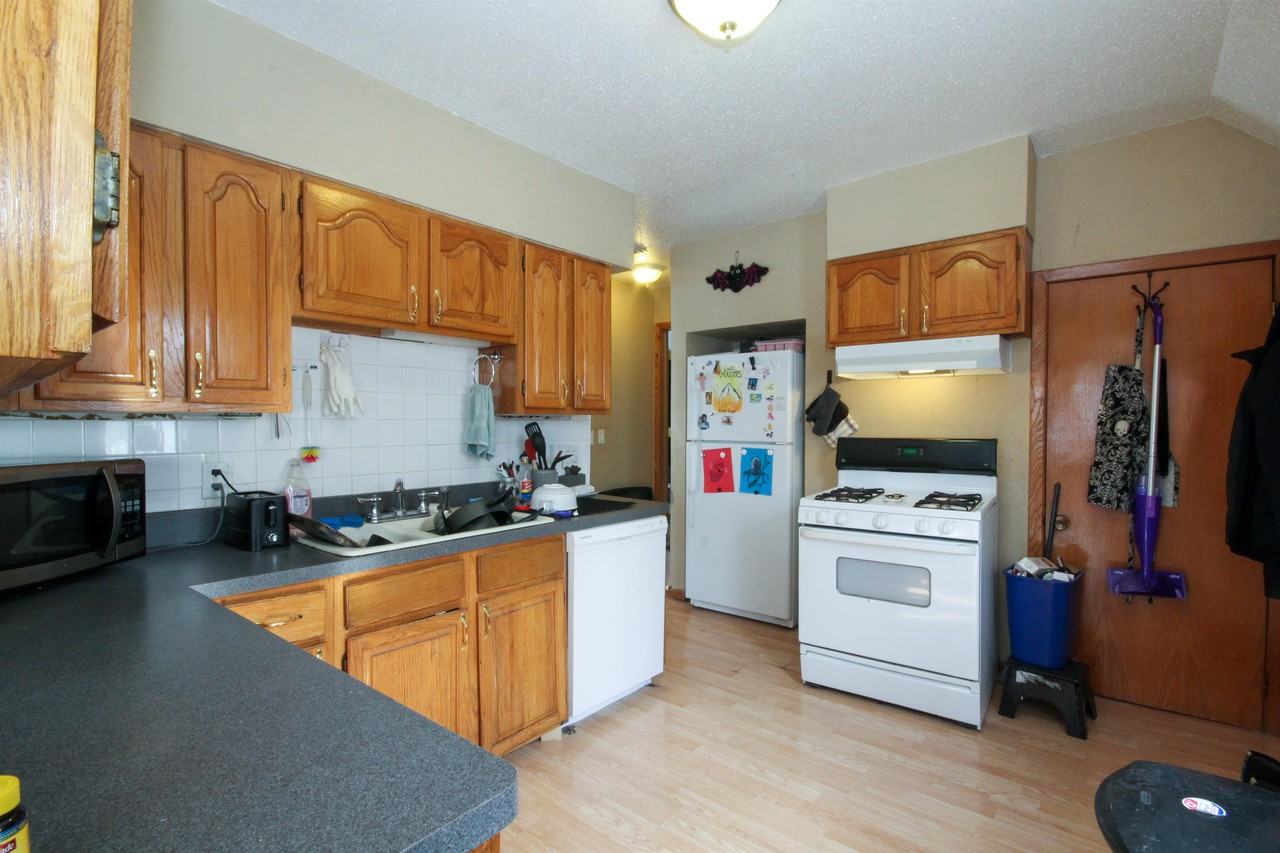 2813 Grand Ave S - Photo 2 of 28