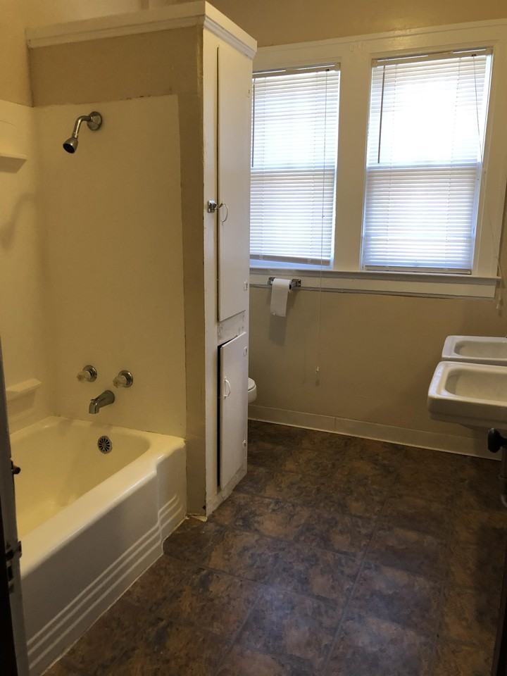 1211 8th St #3 - Photo 5 of 11