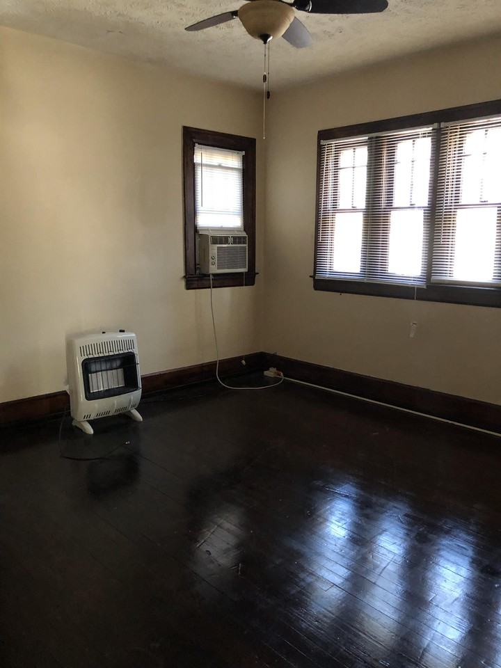 1211 8th St #3 - Photo 3 of 11