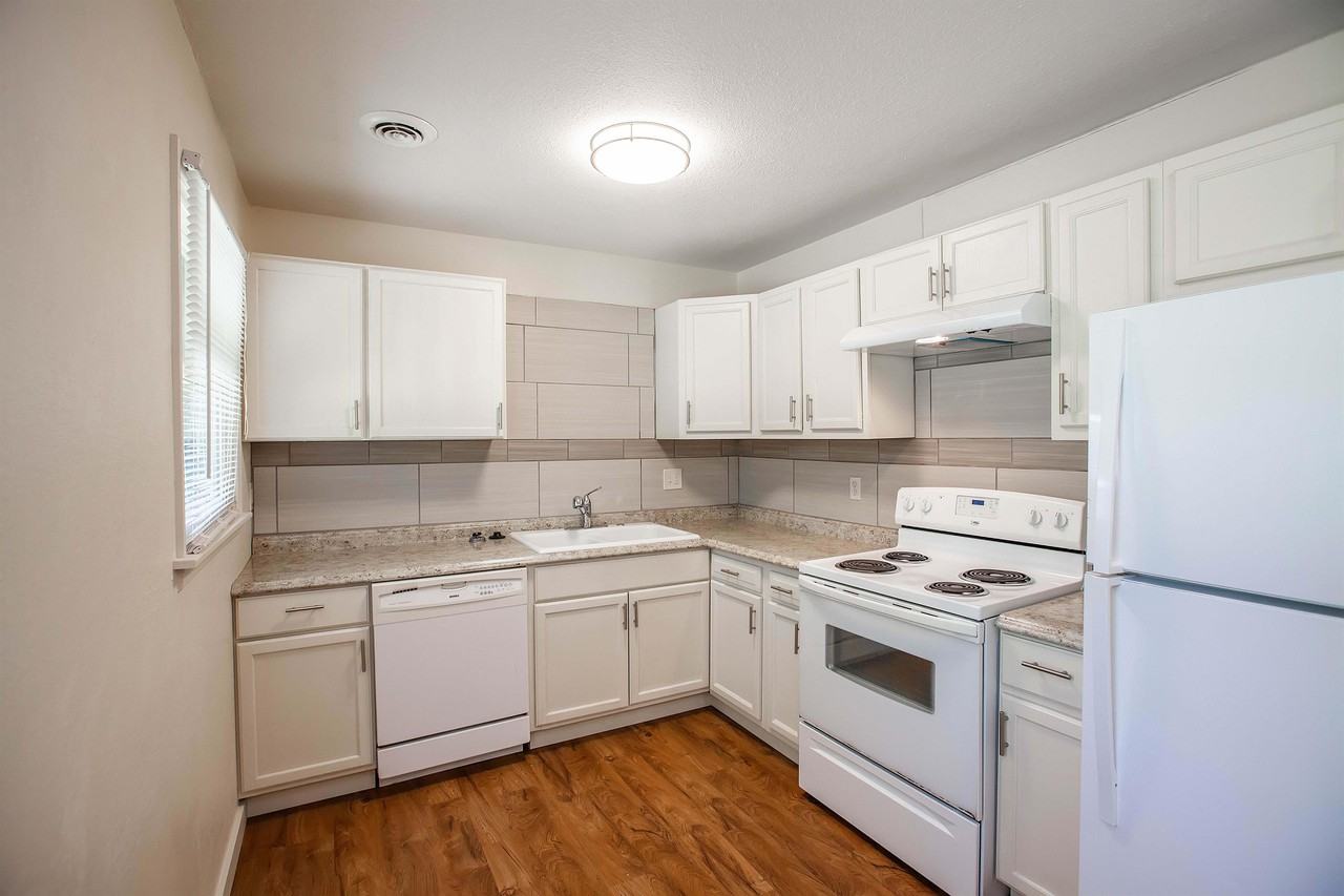 1504 Hartford Rd #1 - Photo 3 of 9