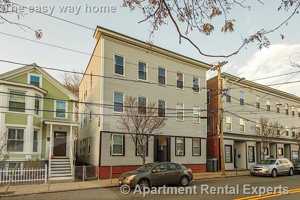 featured image of 137 Columbia St #1L
