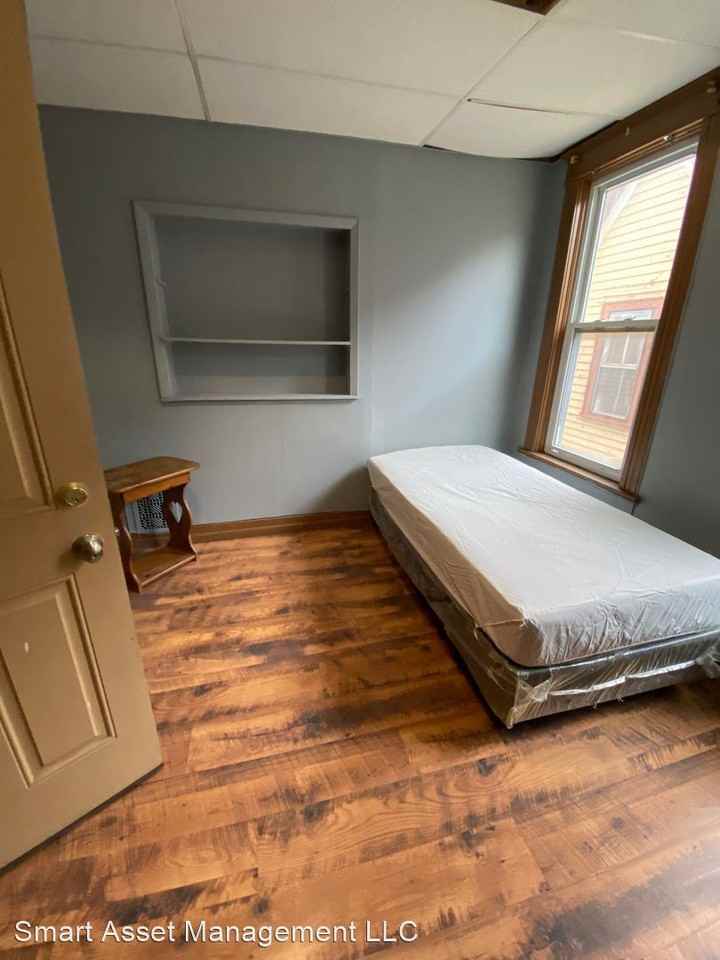 931 S 15th St - Photo 2 of 6