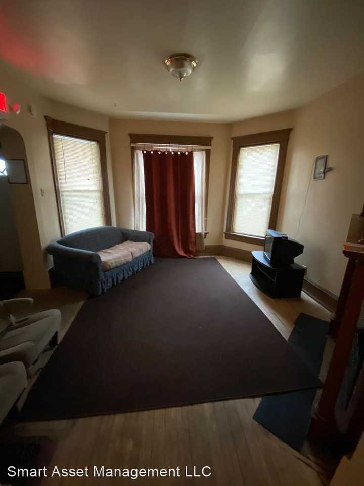 931 S 15th St - Photo 3 of 6