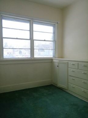 246 S 6th St W - Photo 3 of 9