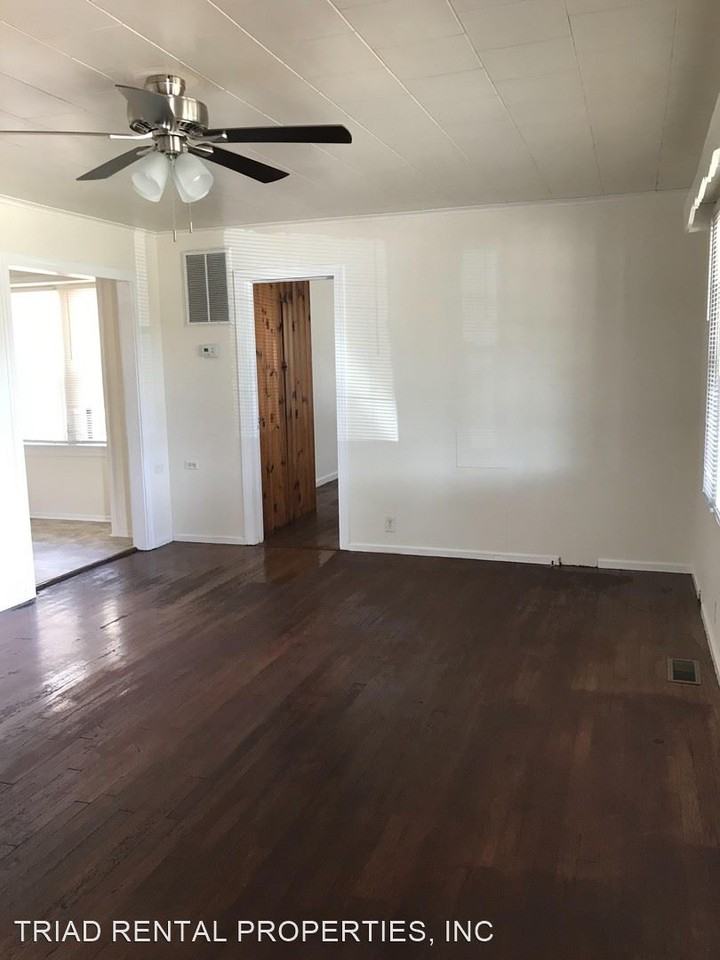 137 Church St - Photo 3 of 13