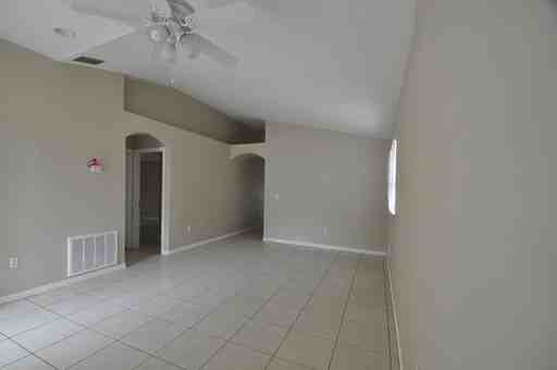 1712 W Kirby St - Photo 2 of 6