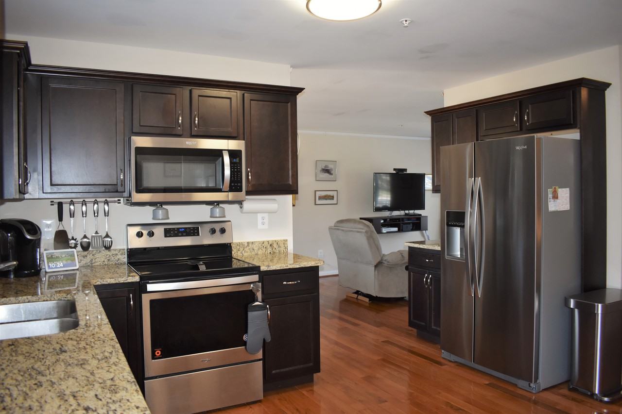 602 E H St - Photo 3 of 27