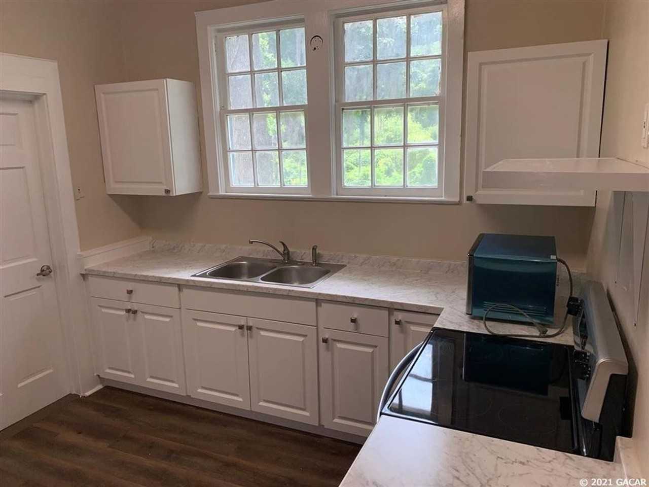 929 Sw 13th St - Photo 3 of 15