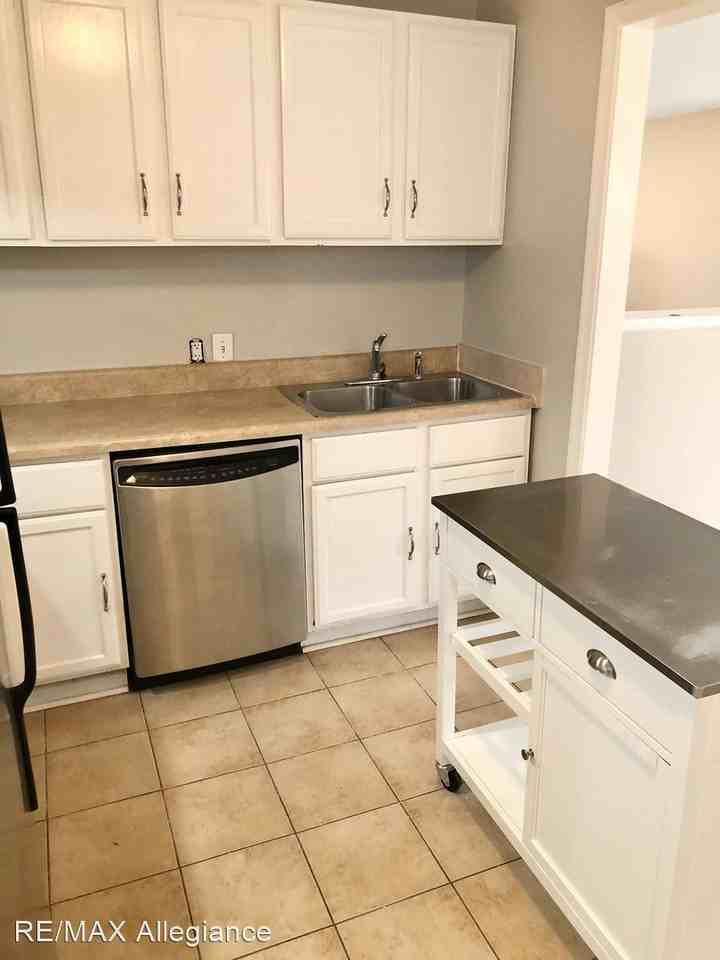 333 E Randall Ave - Photo 2 of 14