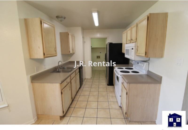 2713 Fieldstone Dr - Photo 2 of 14