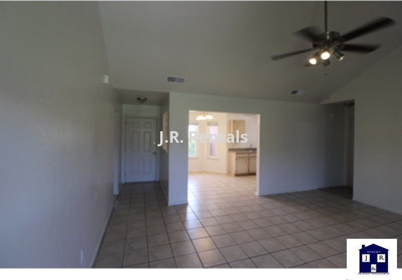 2713 Fieldstone Dr - Photo 3 of 14