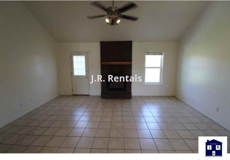 2713 Fieldstone Dr - Photo 4 of 14