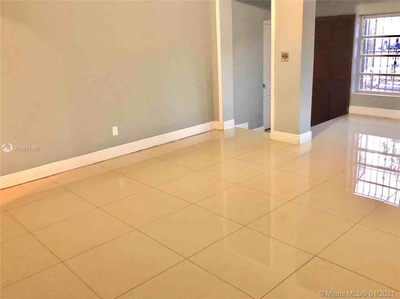 34 East 15th Street - Photo 3 of 10