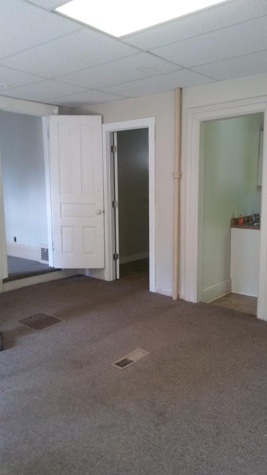 33 S Manning St #C - Photo 3 of 12