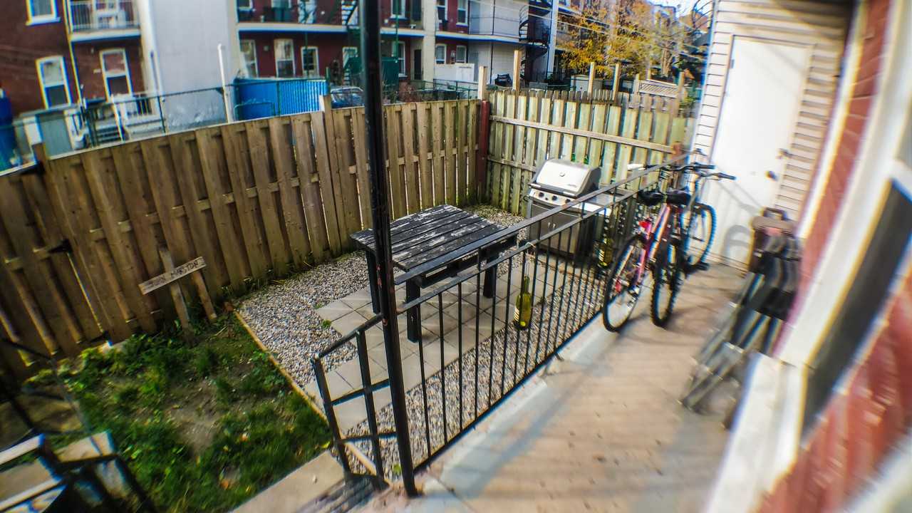 404 4e Avenue - Photo 2 of 9