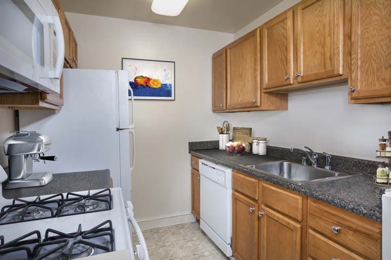 Barcroft Plaza Apartments - Photo 3 of 38