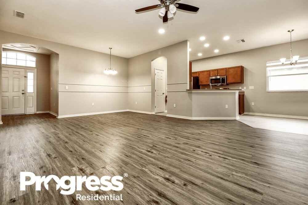 6052 Champions Gate Blvd - Photo 3 of 16
