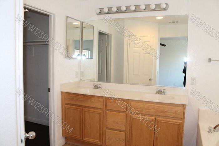 3541 E Avenue H14 - Photo 3 of 20