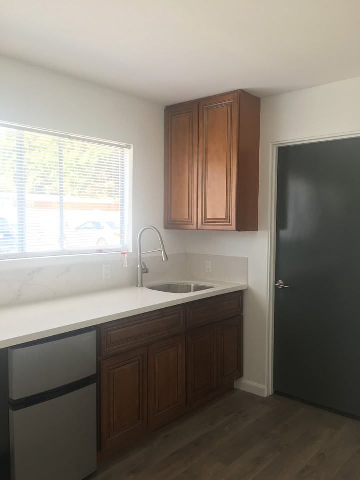 6620 1/2 Kester Ave - Studio Apartment - Photo 2 of 5