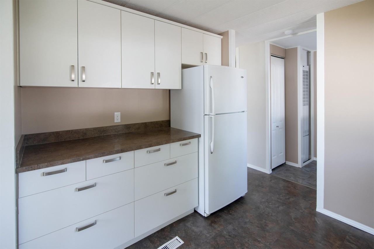 4720 42 St #1 - Photo 3 of 18