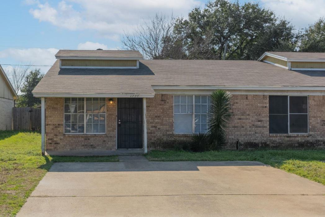 1722 Fitzgerald Court - 1 #1, Arlington, TX 76012 2 ...