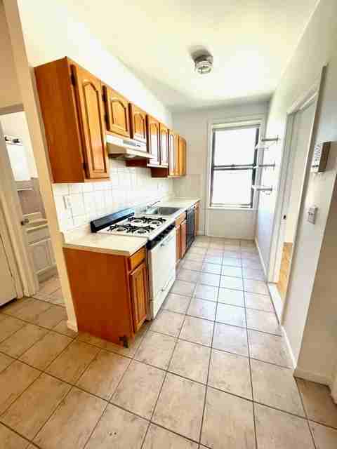 206 4th St Apt 4f - Photo 2 of 8