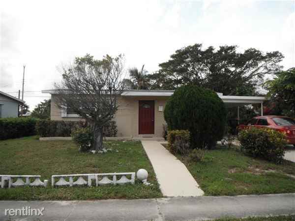 1301 8th St - Photo 2 of 13