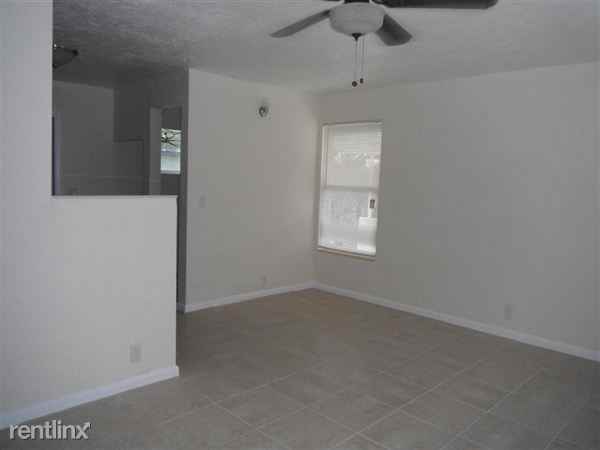 1301 8th St - Photo 3 of 13