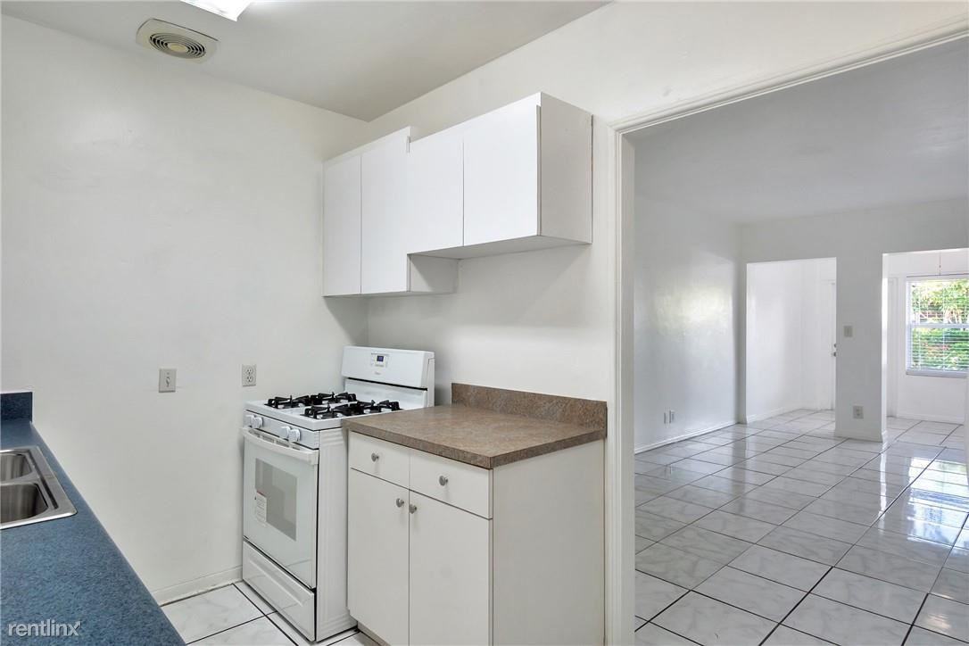 1701 Ne 12th St - Photo 2 of 16