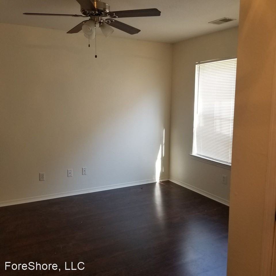 208 College Ln - Photo 3 of 17