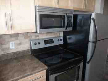 212 Dickinsfield Crt Nw - Photo 2 of 10