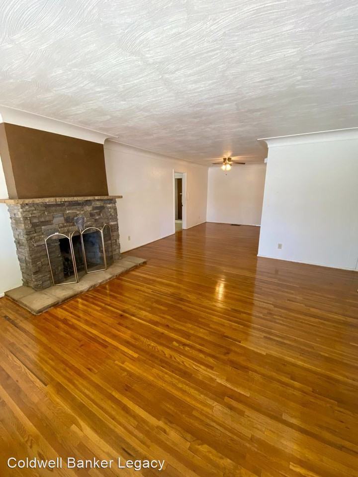 2821 Vermont St Ne - Photo 2 of 23