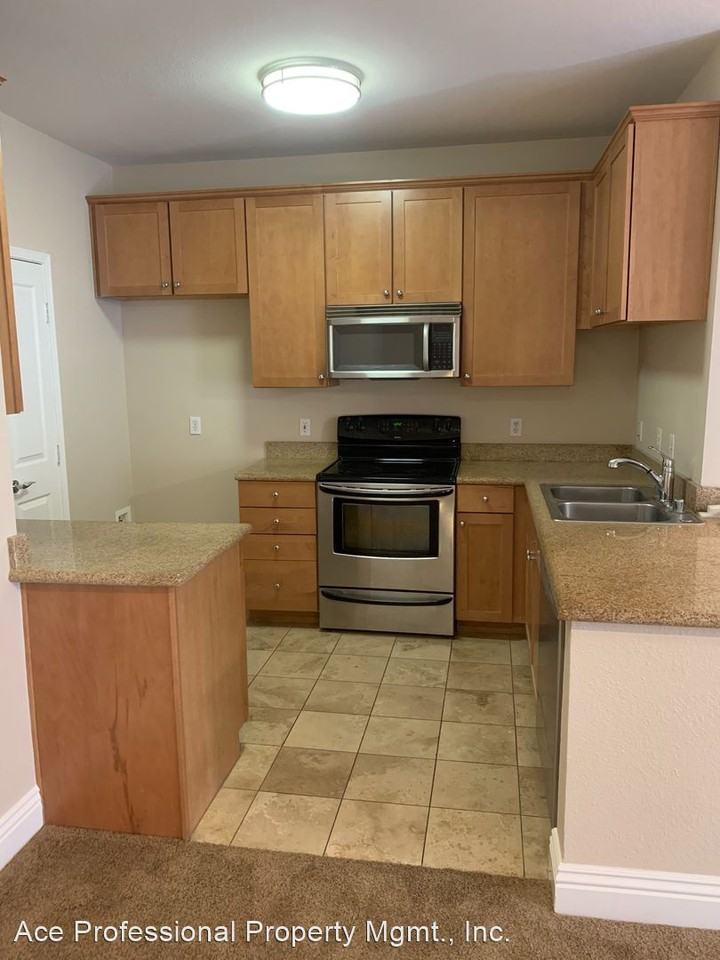 22681 Oakgrove #418