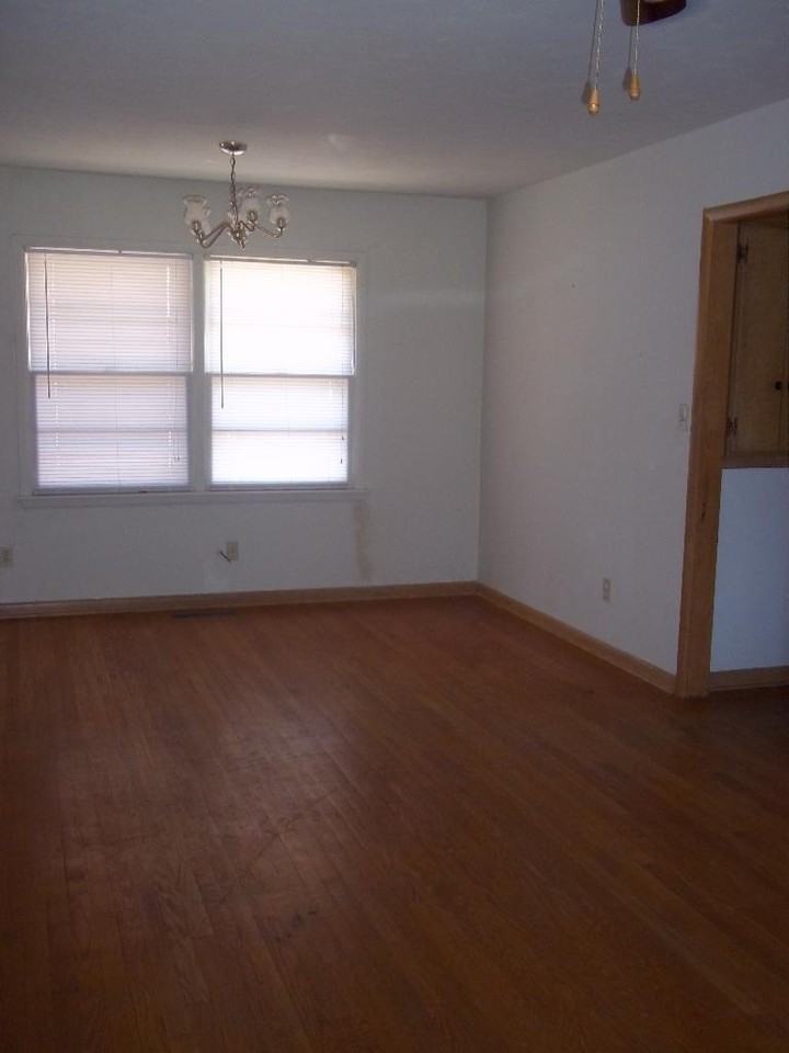 2605 SW 61st St - Photo 2 of 5