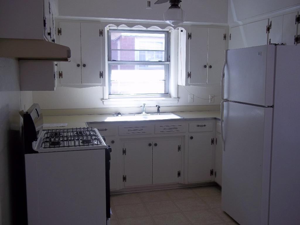 2605 SW 61st St - Photo 3 of 5