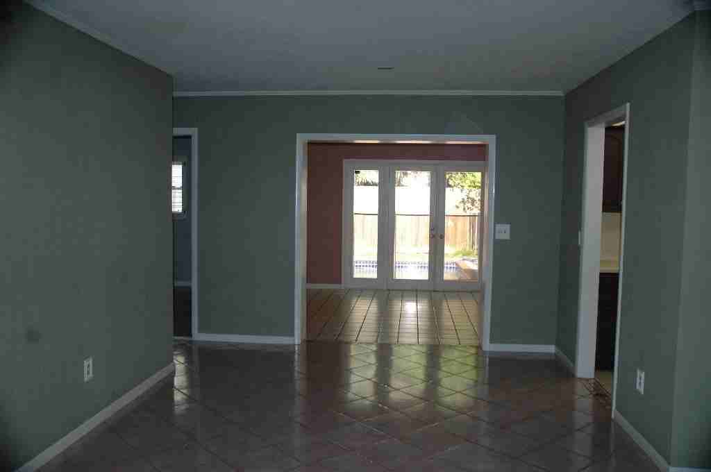 2047 Kingston Ct - Photo 3 of 14