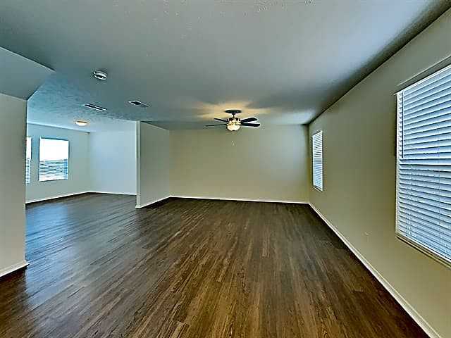 5209 Sunsail Dr - Photo 3 of 16