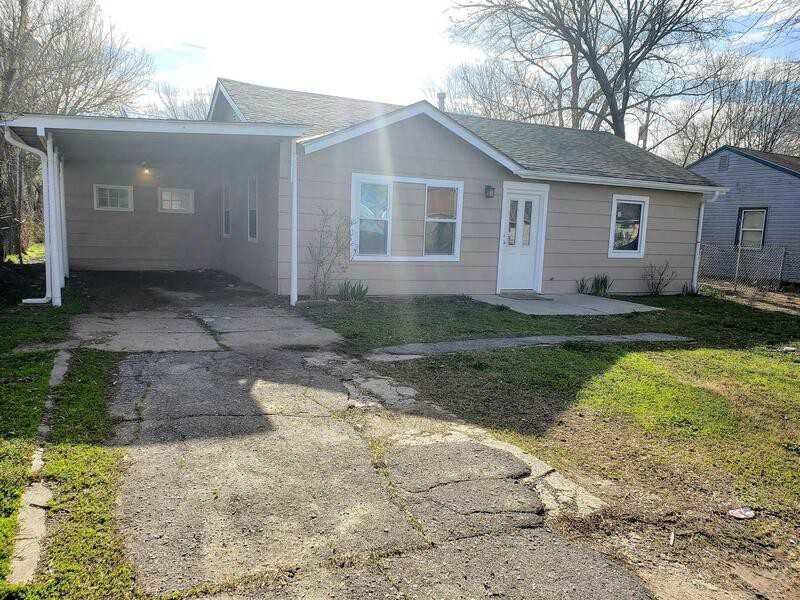 4576 S Cedardale Ave - Photo 2 of 19