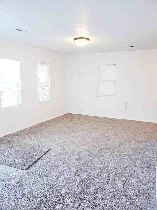 4576 S Cedardale Ave - Photo 3 of 19