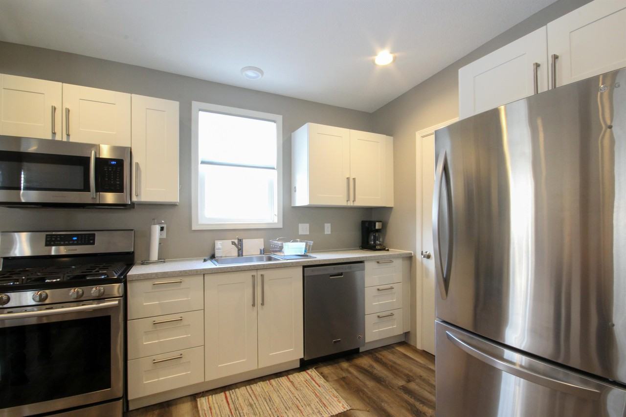 711 Sims Ave #A - Photo 3 of 19