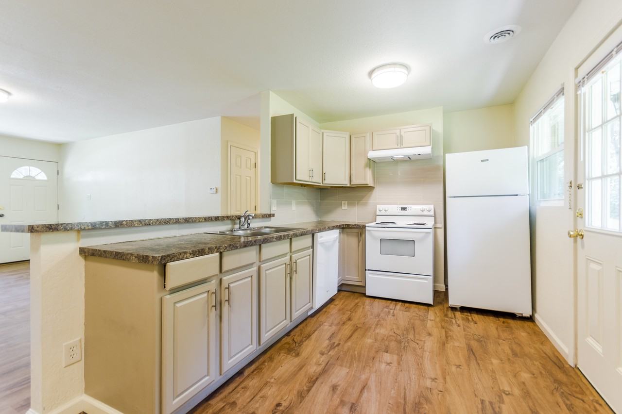 2055 College View Rd #1 - Photo 4 of 10