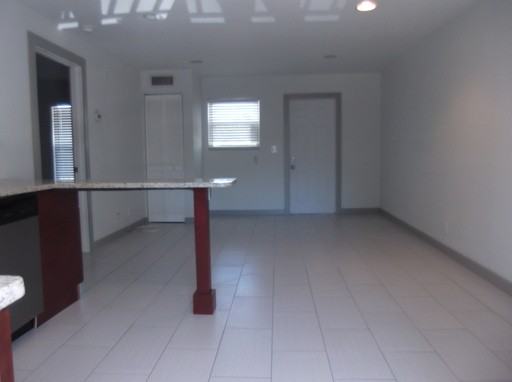 4205 S Manhattan Ave - 107 #107 - Photo 3 of 7