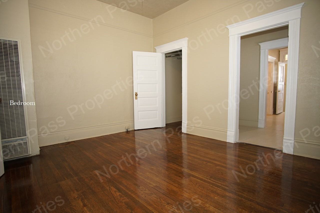 1421 Wyoming Avenue - Photo 2 of 12