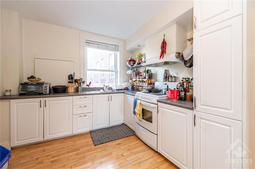 489 Metcalfe Street #2 - Photo 3 of 8