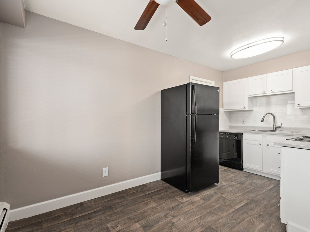 Crestone Apartments - Photo 3 of 14