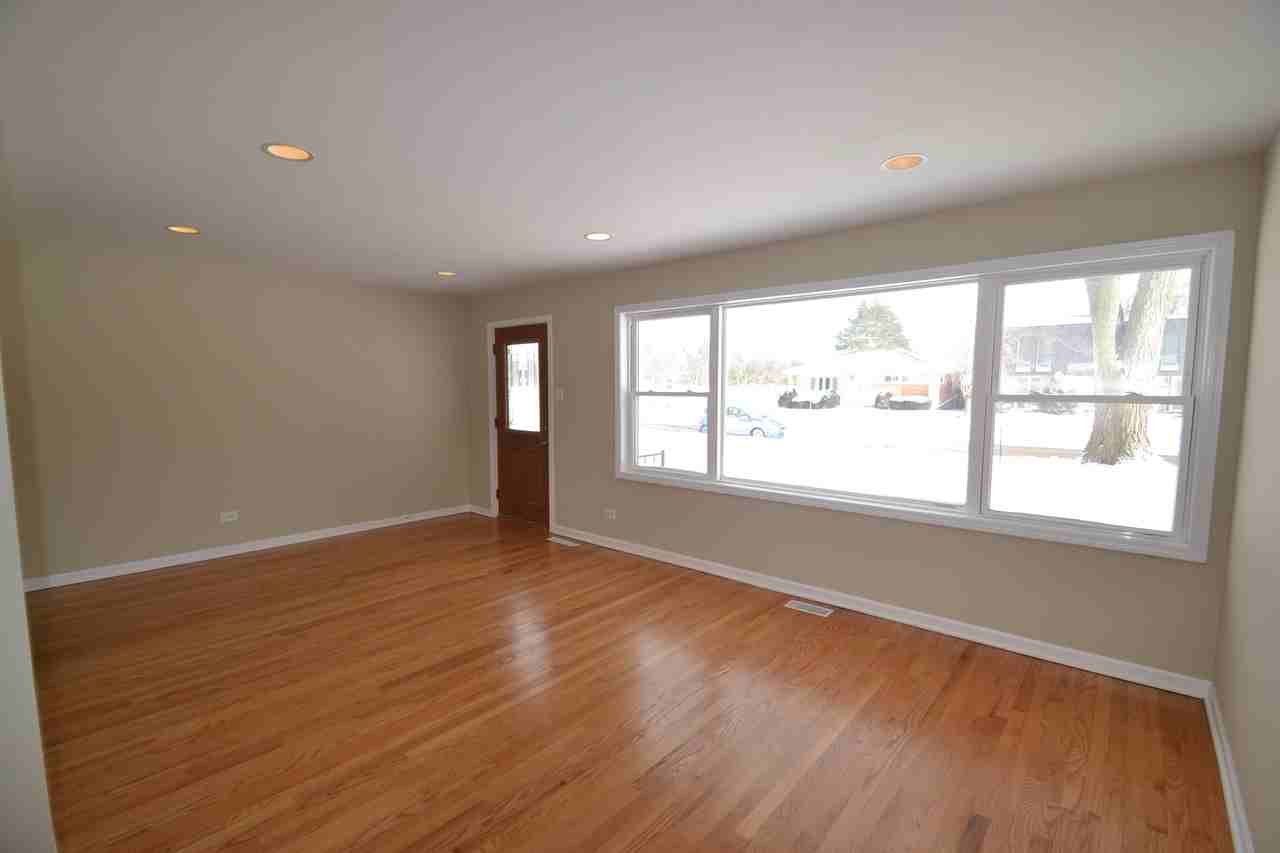 8316 N Wisner St - Photo 2 of 8